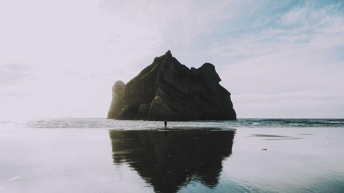 Meta’s Smart Glasses Push Signals New AI Threat to Hardware Makers