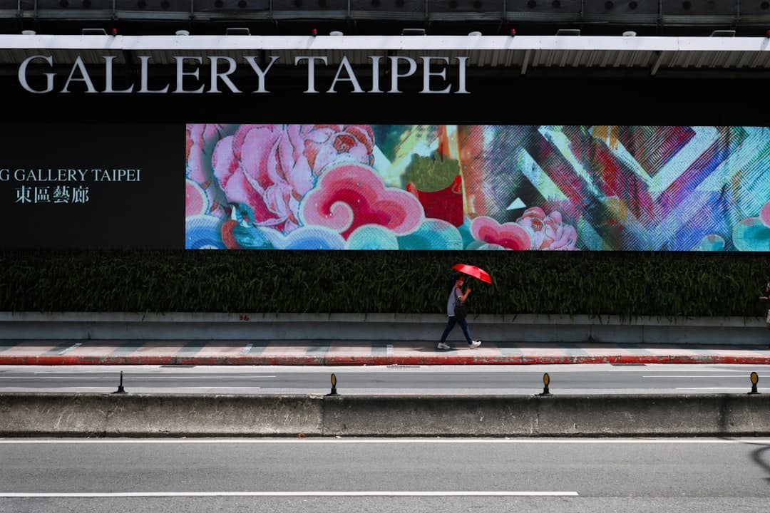 SUPREME COURT TARIFF RULING LEAVES 300,000 US BUSINESSES IN REFUND LIMBO